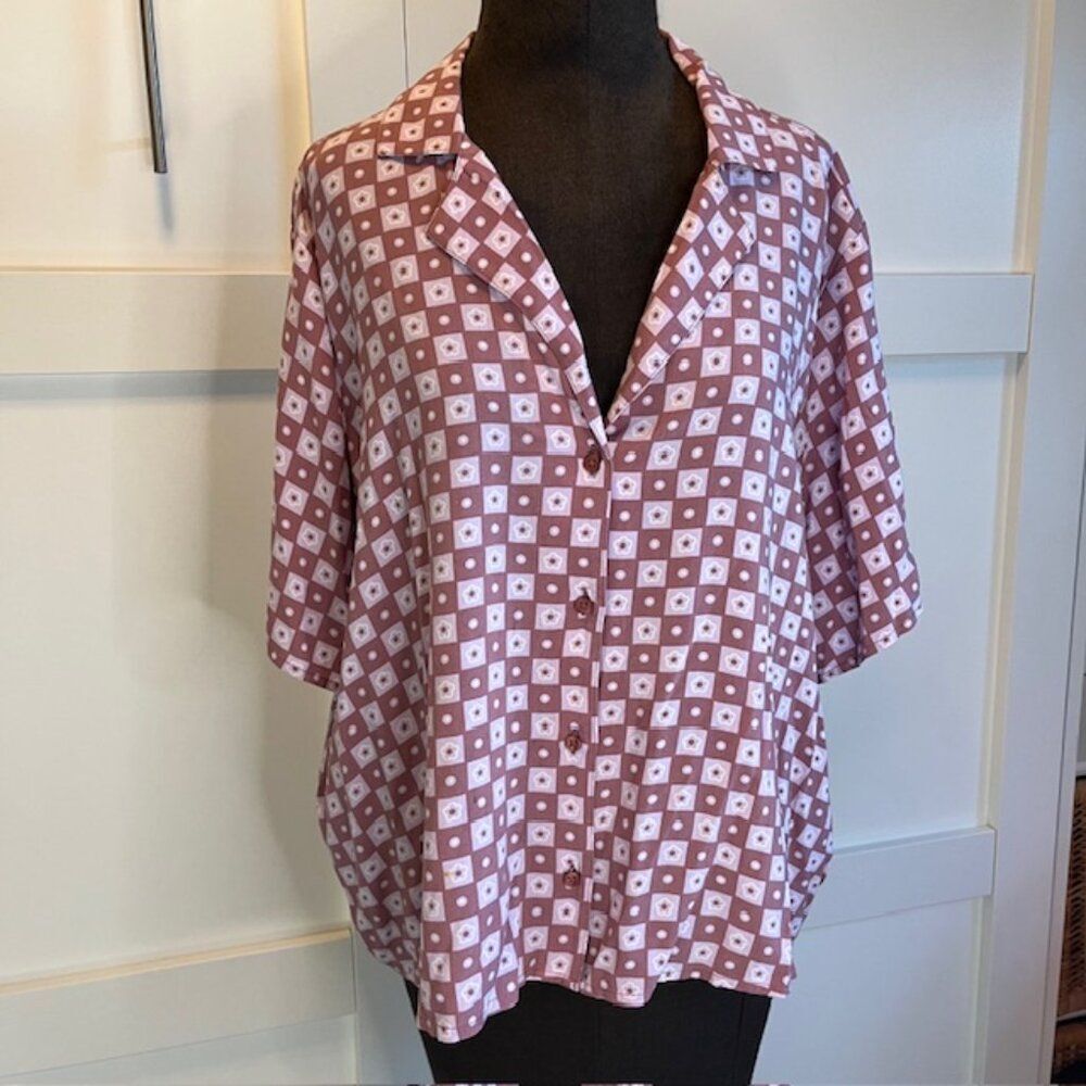 Out of Stock BP Pink/Mauve Geo Floral Cropped Blouse, Size 1X